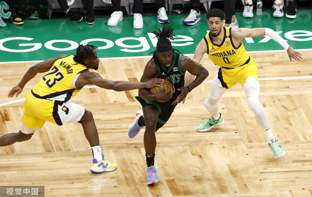 而且在场下 而且在场下